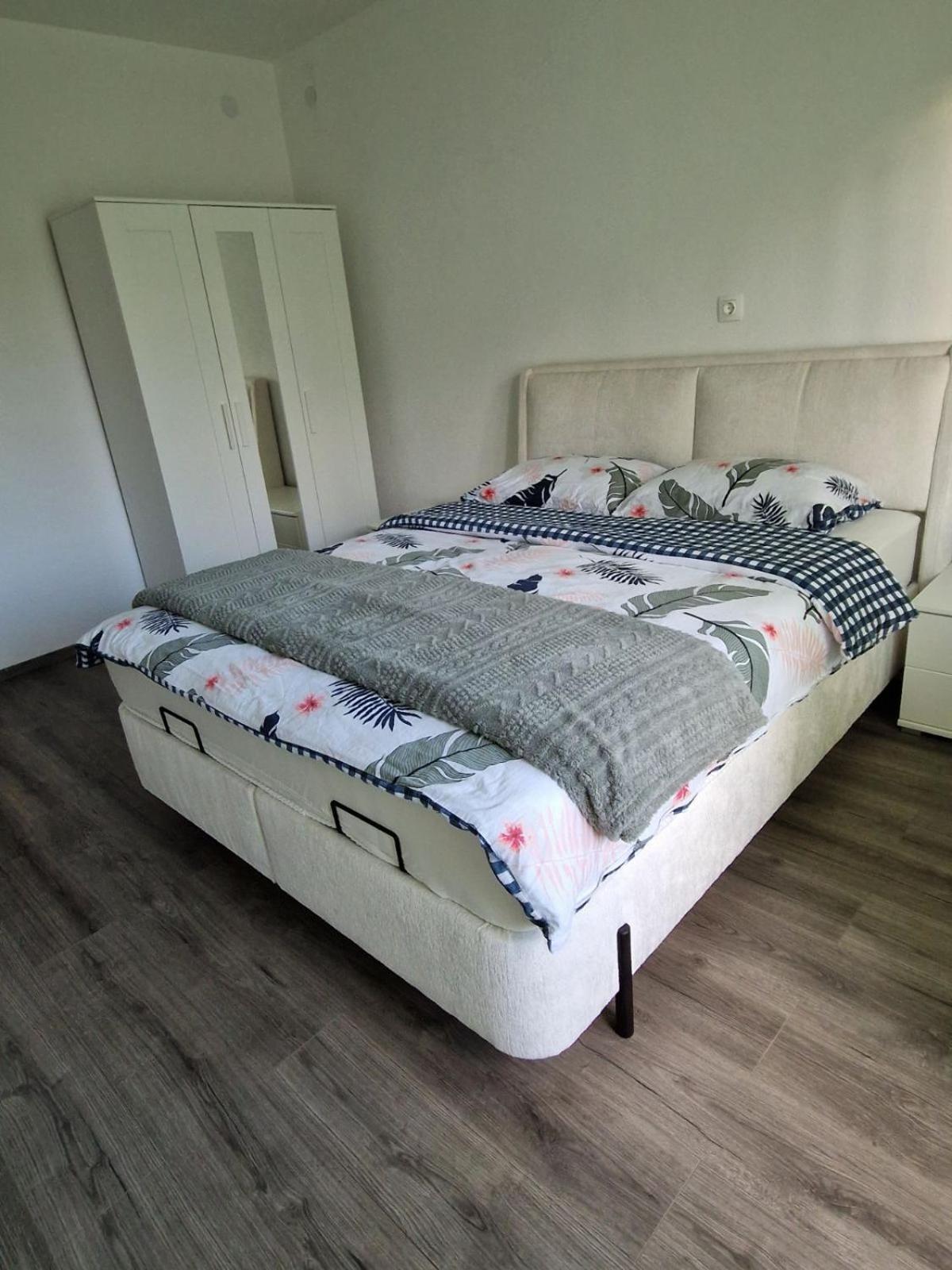 Apartma-Sobe Lejla Vipava Exteriör bild