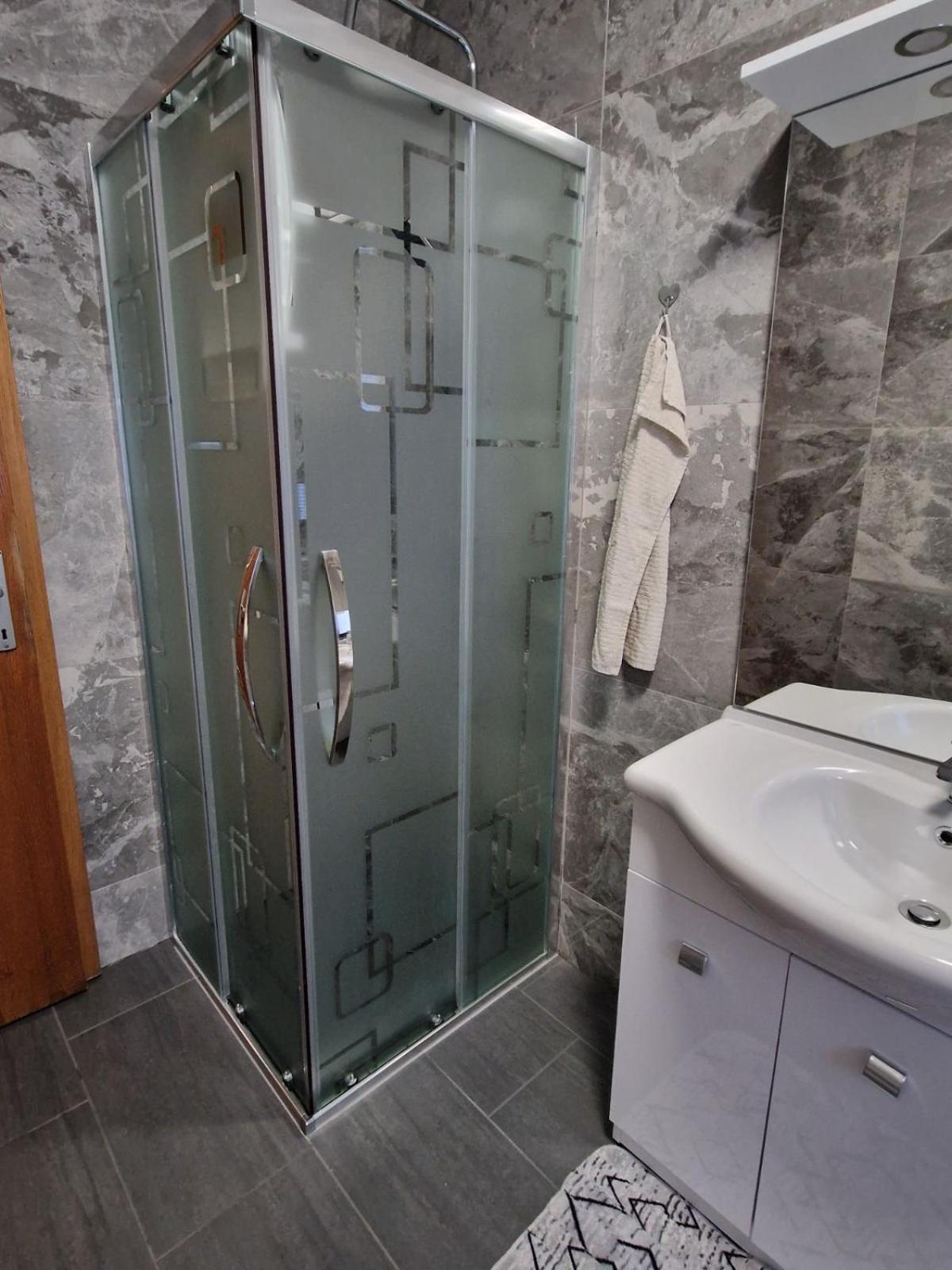 Apartma-Sobe Lejla Vipava Exteriör bild