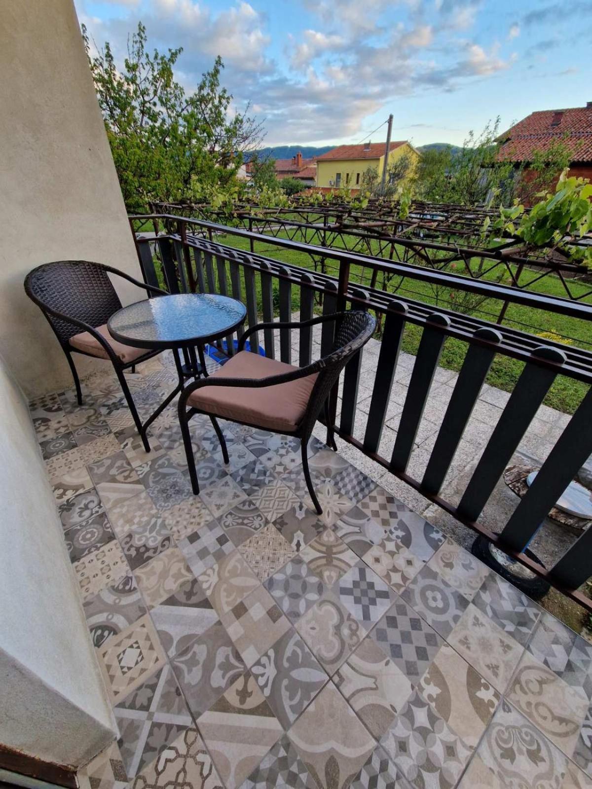 Apartma-Sobe Lejla Vipava Exteriör bild