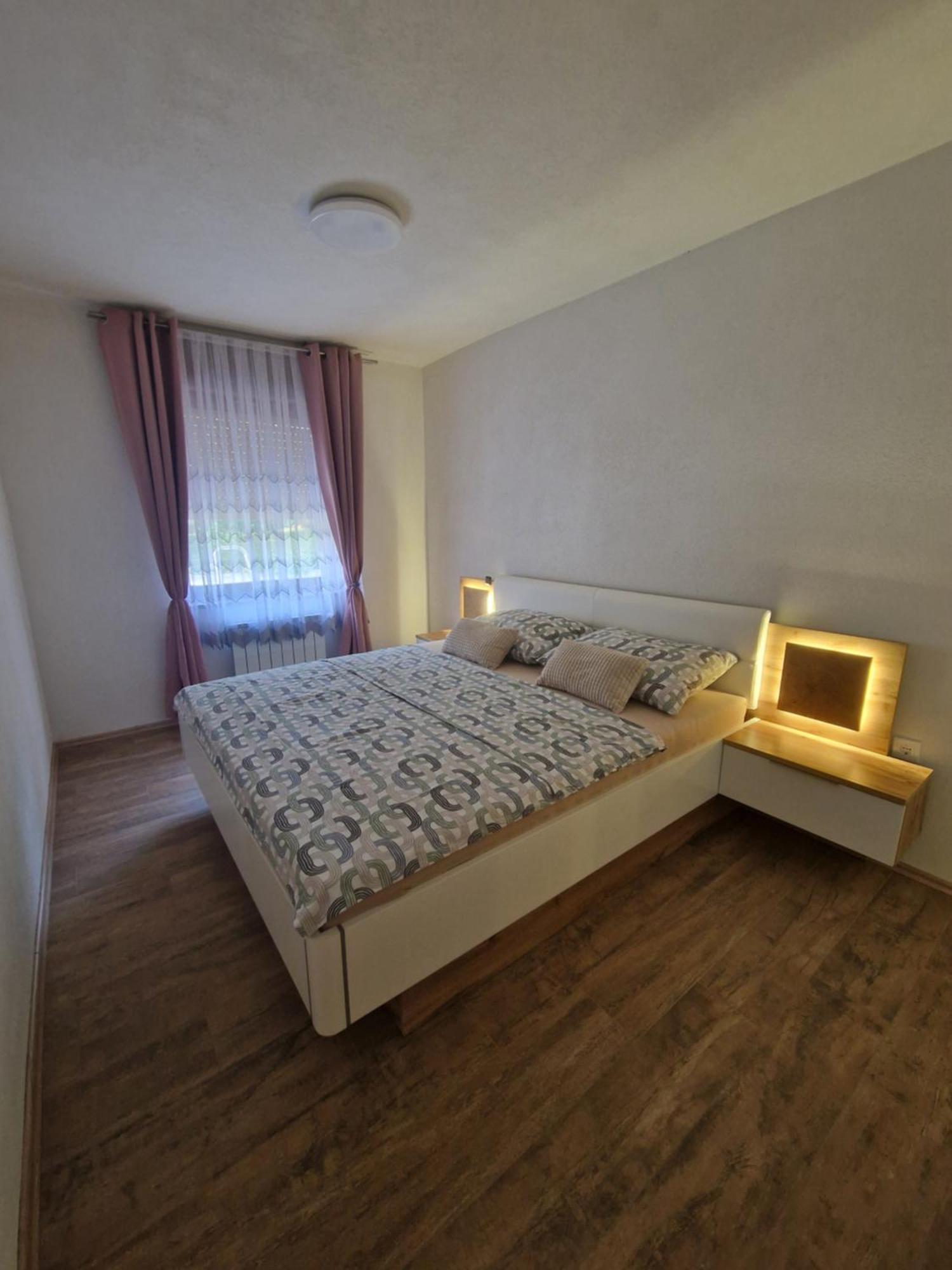 Apartma-Sobe Lejla Vipava Exteriör bild