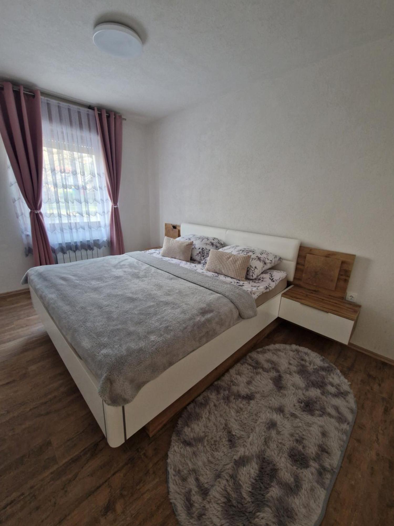 Apartma-Sobe Lejla Vipava Exteriör bild